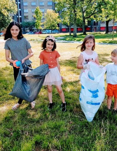 Groupe d'enfants lors d'un cleanwalk